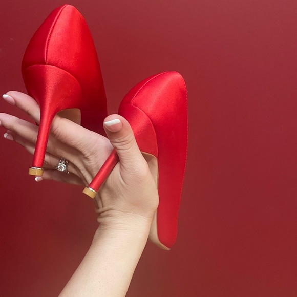 Red pumps satin with rhinestones size 8 Kate Middleton stiletto - Picture 5 of 5